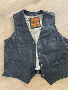 Ehtsast nahast vest (2 foto / 2)