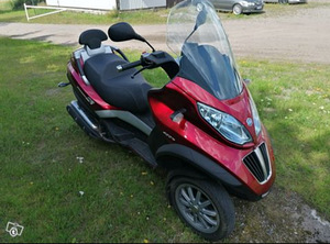 Piaggio 400 cc 2011 (4 foto / 4)