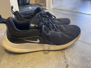 Кроссовки Nike (3 фото из 7)