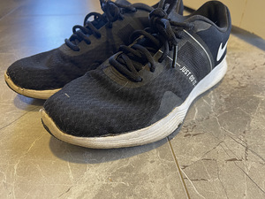 Кроссовки Nike (5 фото из 7)