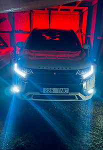 Mitsubishi Outlander Phev 4WD Instyle Plus 2.4 99kW (2 foto / 15)