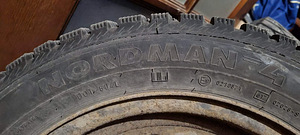 Nokian Nordman 4 с дисками на 15 (4 фото из 4)