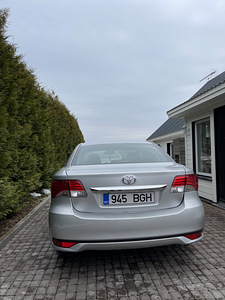 Toyota Avensis 1.8 2012 (4 foto / 9)