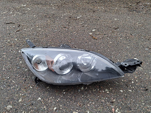 Mazda 3 xenon tuli (1 foto / 2)