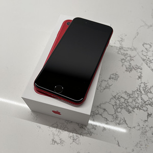 iPhone 8, 64 ГБ, красный (2 фото из 3)