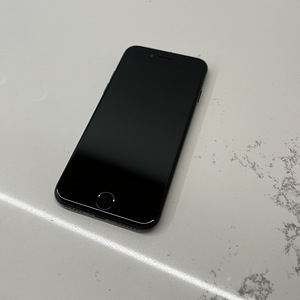 iPhone SE 2020, 64Gb, must, 100% (1 foto / 3)