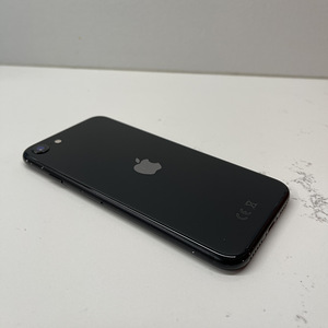 iPhone SE 2020, 64Gb, must, 100% (2 foto / 3)