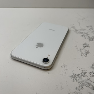 iPhone XR, 64GB, valge (2 foto / 3)
