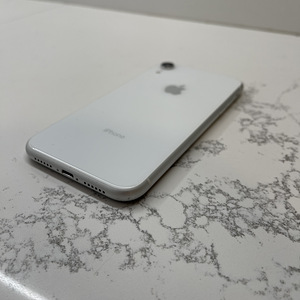 iPhone XR, 64GB, valge (3 foto / 3)