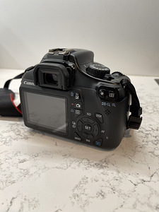 Canon EOS1100d peegelkaamera (2 foto / 3)
