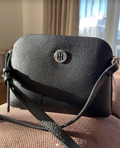 Tommy Hilfiger kott (1 foto / 2)