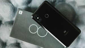 Xiaomi Mi 8 8/128GB must (1 foto / 2)