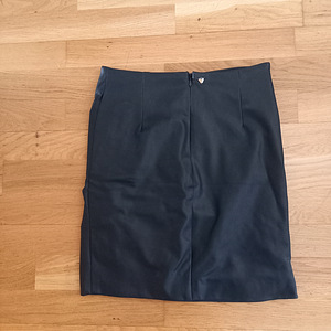 Müüa uus kunstnahast seelik Guess S suurus (2 foto / 6)