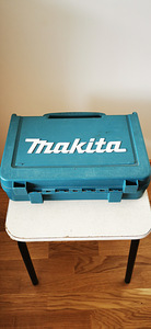 Akutrell/keeraja Makita DF330D koos kohvriga (2 foto / 4)