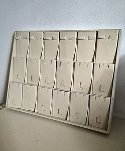 Tablett sõrmuste/kõrvarõngaste jaoks. 31×24 cm. Beež. (1 foto / 4)