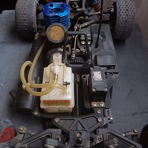 JAMARA Naxos GP 2,4 GHz 1\10 Nitro RTR (3 foto / 5)