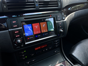 Продается BMW 330i (10 фото из 11)