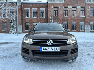 Volkswagen Touareg (1 foto / 14)