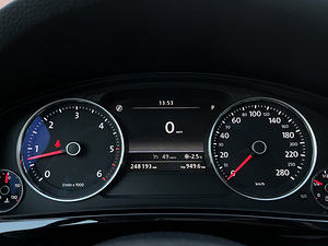 Volkswagen Touareg (11 foto / 14)