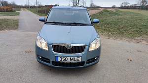 Skoda Fabia 1,4 2008 (2 foto / 11)