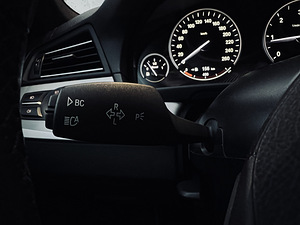 BMW F10 520d LCI (5 foto / 8)