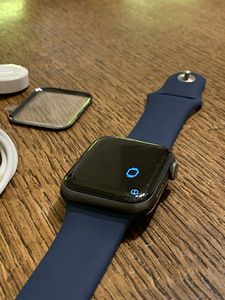 Apple watch 4 44 mm (2 foto / 2)