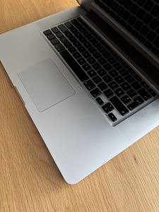 MacBook Pro 15-дюймовый (середина 2012) (2 фото из 4)