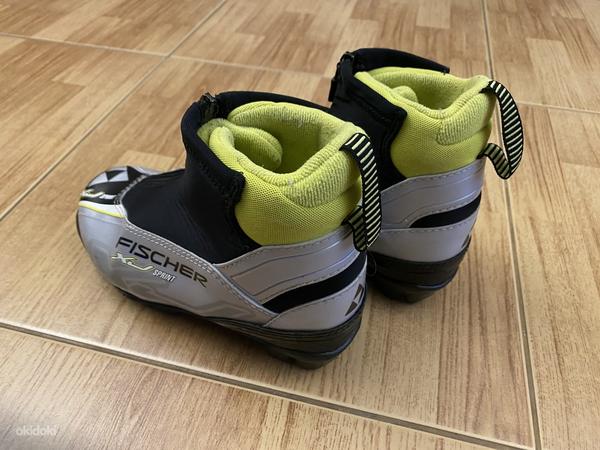 Продам детские беговые лыжные ботинки Fiskars 35 (фото #1)