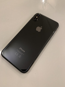 iPhone X (1 foto / 3)