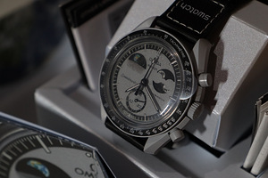 MoonSwatch Mission to EarthPhase (2 foto / 4)