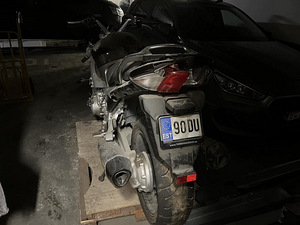 Продается аварийный YAMAHA FJR 1300 (2 фото из 10)