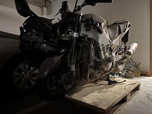 Продается аварийный YAMAHA FJR 1300 (8 фото из 10)