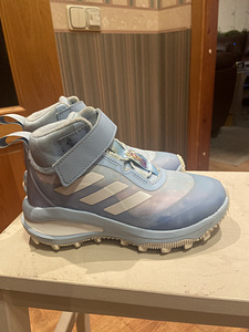 Кроссовки adidas (2 фото из 3)