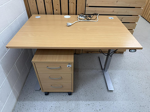 Elektriliselt reguleeritav töölaud (2 foto / 3)
