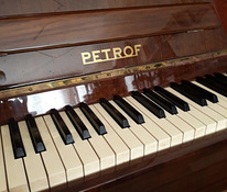 Новое пианино Petrof