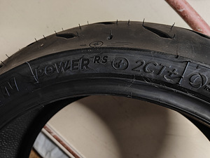 Mootorratta rehv Michelin Power RS + 200 55 17 (2 foto / 3)