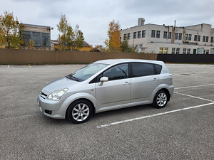 Toyota Corolla Verso 2.2 100kW manuaal (1 foto / 14)