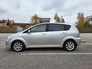 Toyota Corolla Verso 2.2 100kW manuaal (11 foto / 14)