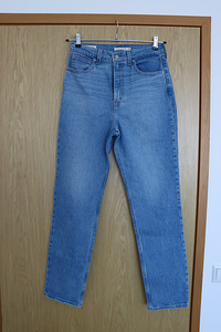 Uued Levi's® naiste teksad. (5 foto / 5)