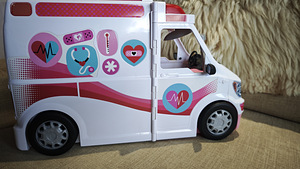 Barbie kiirabiauto ja lemmikloomapod (5 foto / 10)