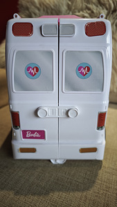 Barbie kiirabiauto ja lemmikloomapod (6 foto / 10)