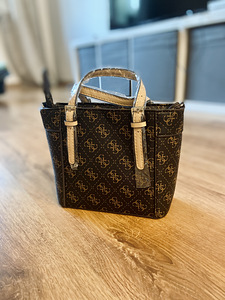 Сумка новая guess (2 фото из 3)