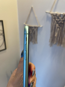 iPhone 11 uue ekraaniga (2 foto / 6)
