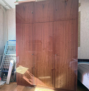 Kolme poolega kõrgendusega riidekapp (2 foto / 7)