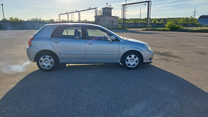 Toyota Corolla (10 фото из 12)