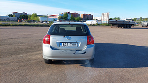 Toyota Corolla (11 фото из 12)