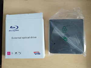Blu-ray-draivipleier lugemine/kirjutamine (2 foto / 4)