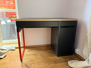 Письменный стол Micke IKEA (1 фото из 4)