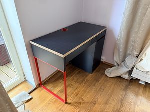 Письменный стол Micke IKEA (2 фото из 4)