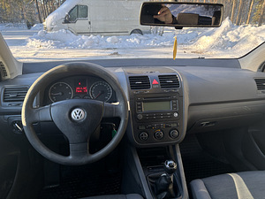 VW Golf 5. 1.9 tdi 2004a (9 фото из 11)